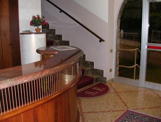Hotel San Faustino 토리델베나코 외부 사진