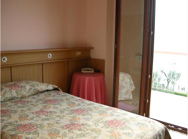 Hotel San Faustino 토리델베나코 외부 사진